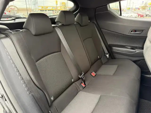 トヨタ Ｃ－ＨＲ S－T 道南・函館 2017(平29)年 3.6万km ブラックマイカ ・ワンオーナー/・Toyota safety sense/／プリクラッシュセーフティ/／レーンディパラーチャーアラート/／オートマチックハイビーム/／レーダークルーズコントロール/・ドライブスタートコントロール/・ドライブモードセレクト/・寒冷地仕様/・ワイパーデアイサー/・デュアルエアコン/・マニュアルレベリング機能付きLEDヘッドランプ/・ビルトインETC/・純正9インチSDナビ（CD.DVD.BT）/・フルセグTV/・バックカメラ