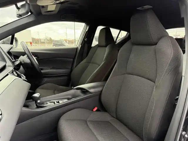 トヨタ Ｃ－ＨＲ S－T 道南・函館 2017(平29)年 3.6万km ブラックマイカ ・ワンオーナー/・Toyota safety sense/／プリクラッシュセーフティ/／レーンディパラーチャーアラート/／オートマチックハイビーム/／レーダークルーズコントロール/・ドライブスタートコントロール/・ドライブモードセレクト/・寒冷地仕様/・ワイパーデアイサー/・デュアルエアコン/・マニュアルレベリング機能付きLEDヘッドランプ/・ビルトインETC/・純正9インチSDナビ（CD.DVD.BT）/・フルセグTV/・バックカメラ