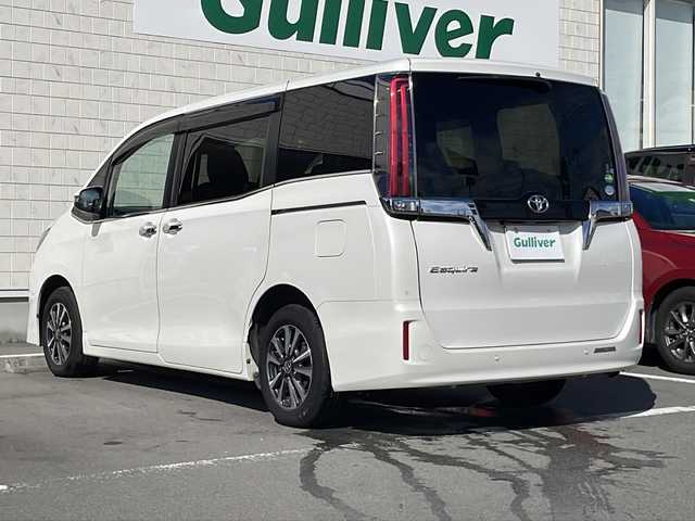 トヨタ エスクァイア Gi 静岡県 2020(令2)年 5.4万km ホワイトパールクリスタルシャイン 純正ナビ/　フルセグTV/BTオーディオ/MSV/バックカメラ/フリップダウンモニター/両側パワースライドドア/クルーズコントロール/純正15インチAW/ETC/合成シート/シートヒーター/セーフティセンス/LEDヘッドライト/コーナーセンサー/レーンキープアシスト/衝突軽減ブレーキ/オートハイビーム