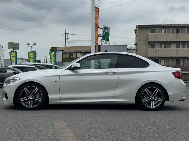 ＢＭＷ ２２０ｉ クーペ スポーツ 千葉県 2016(平28)年 6.2万km 白 衝突被害軽減ブレーキ/レーンキープアシスト/クルーズコントロール/LEDヘッドライト/オートハイビーム/カーテンエアバッグ/アイドリングストップ/ターボ/純正HDDナビ/Bluetooth/バックカメラ/CD・DVD/前後ドライブレコーダー/レザーシート/D＋N席エアシート＆シートヒーター/D＋N席パワーシート/純正フロアマット/純正17インチアルミホイール/革巻きステアリング/プッシュスタート/スマートキー/取扱説明書＆保証書