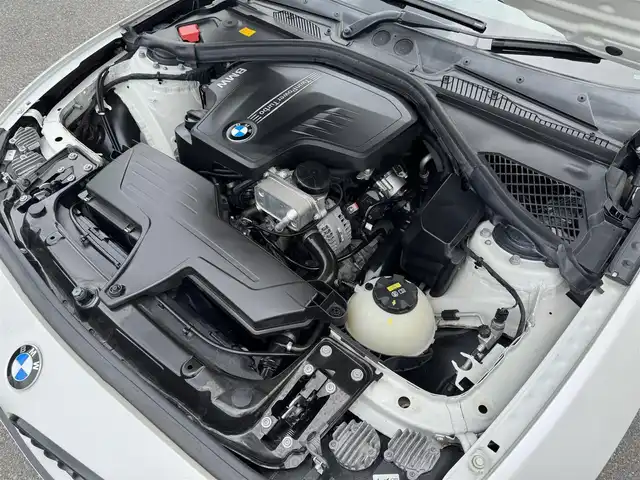 ＢＭＷ ２２０ｉ クーペ スポーツ 千葉県 2016(平28)年 6.2万km 白 衝突被害軽減ブレーキ/レーンキープアシスト/クルーズコントロール/LEDヘッドライト/オートハイビーム/カーテンエアバッグ/アイドリングストップ/ターボ/純正HDDナビ/Bluetooth/バックカメラ/CD・DVD/前後ドライブレコーダー/レザーシート/D＋N席エアシート＆シートヒーター/D＋N席パワーシート/純正フロアマット/純正17インチアルミホイール/革巻きステアリング/プッシュスタート/スマートキー/取扱説明書＆保証書