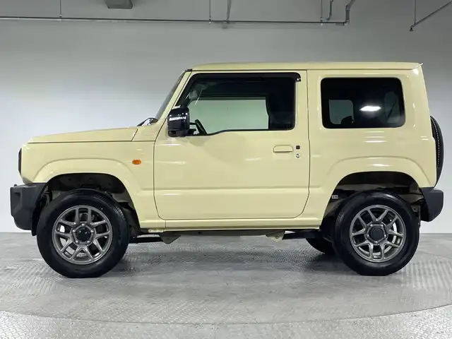 スズキ ジムニー XC 神奈川県 2022(令4)年 3万km シフォンアイボリーM ４WD/ターボ/純正７型SDナビゲーション【CN-RZ775W】/フルセグ　AM FM CD DVD　SD　Bluetooth/セーフティサポート/クルーズコントロール/デュアルセンサーブレーキサポート/誤発進抑制機能/車線逸脱警報/ふらつき警報/先行車発進お知らせ機能/標識認識機能/ハイビームアシスト/アイドリングストップ/革巻きステアリング/前席シートヒーター/前後ドライブレコーダー/ETC/プッシュスタート/スマートキー/ダウンヒルアシストコントロール/LEDヘッドランプ/オートライト/純正16インチアルミホイール