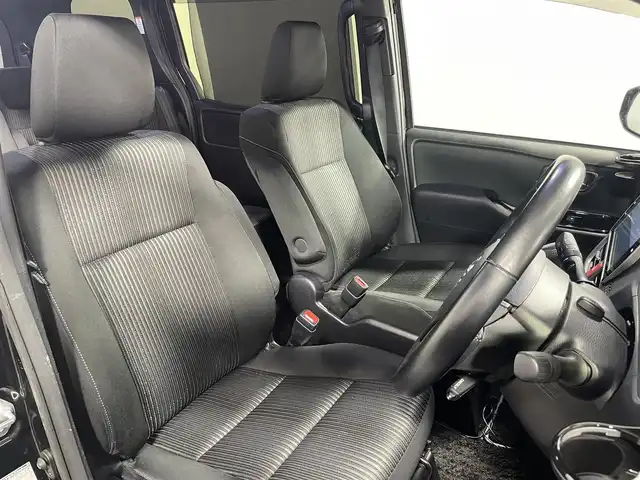 トヨタ ヴォクシー ZS 煌Ⅱ 大阪府 2019(令1)年 4.7万km ブラック モデリスタエアロ 純正10incナビ(フルセグ/DVD再生/Bluetooth) Bカメラ 後席モニター ETC 両側パワースライドドア 衝突軽減 クルコン クリアランスソナー トヨタセーフティセンス