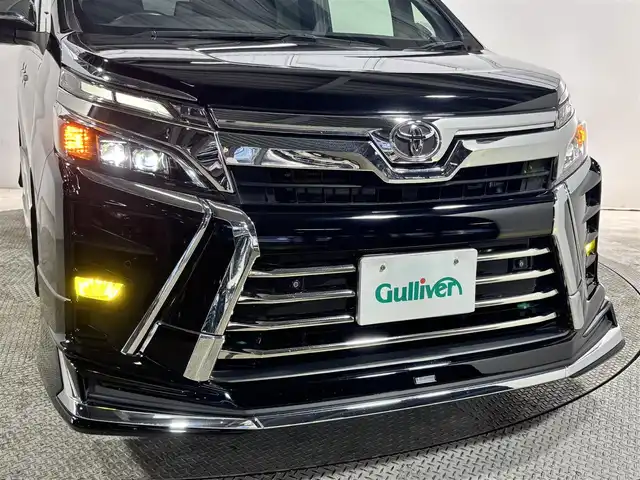 トヨタ ヴォクシー ZS 煌Ⅱ 大阪府 2019(令1)年 4.7万km ブラック モデリスタエアロ 純正10incナビ(フルセグ/DVD再生/Bluetooth) Bカメラ 後席モニター ETC 両側パワースライドドア 衝突軽減 クルコン クリアランスソナー トヨタセーフティセンス