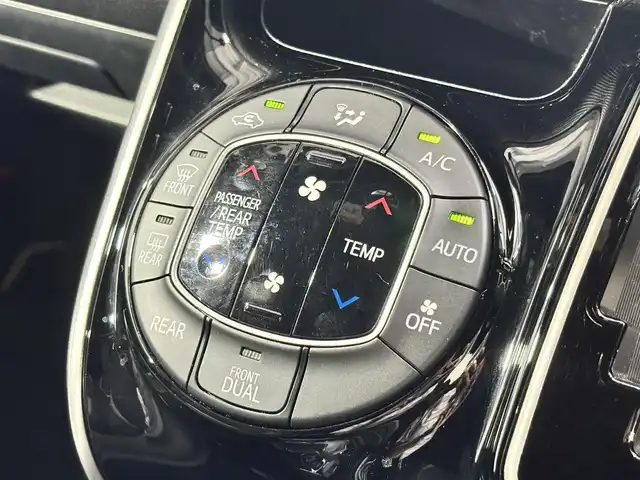 トヨタ ヴォクシー ZS 煌Ⅱ 大阪府 2019(令1)年 4.7万km ブラック モデリスタエアロ 純正10incナビ(フルセグ/DVD再生/Bluetooth) Bカメラ 後席モニター ETC 両側パワースライドドア 衝突軽減 クルコン クリアランスソナー トヨタセーフティセンス