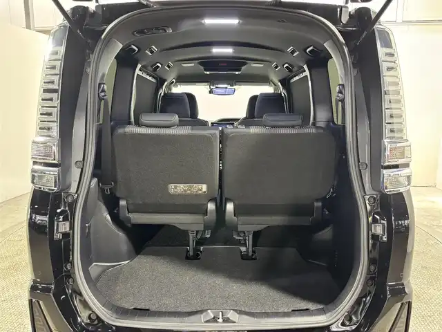 トヨタ ヴォクシー ZS 煌Ⅱ 大阪府 2019(令1)年 4.7万km ブラック モデリスタエアロ 純正10incナビ(フルセグ/DVD再生/Bluetooth) Bカメラ 後席モニター ETC 両側パワースライドドア 衝突軽減 クルコン クリアランスソナー トヨタセーフティセンス