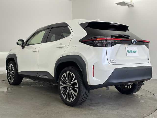 トヨタ ヤリスクロス ハイブリッド Z 兵庫県 2020(令2)年 5.8万km ホワイトパールクリスタルシャイン ・純正8インチディスプレイオーディオ/・Bluetooth/フルセグテレビ/USB/Miracast/・全方位カメラ/・トヨタセーフティセンス/・プリクラッシュセーフティ/・レーントレーシングアシスト［LTA］ /・レーダークルーズコントロール/・オートマチックハイビーム［AHB］/・ロードサインアシスト［RSA］/・先行車発進告知機能［TMN］/・セカンダリーコリジョンブレーキ［SCB］/・ブラインドスポットモニター/・インテリジェントクリアランスソナー/・車両接近通報装置/・S-VSC（横風対応制御付）/・ドライブスタートコントロール/・パーキングアシスト/・ヘッドアップディスプレイ/・パワーバックドア/・純正フロアマット/・ハーフレザーシート/・パワーシート（運転席）/・前席シートヒーター/・ドアミラーヒーター/・純正18インチアルミホイール/・LEDオートライト/・LEDフォグランプ/・純正ビルトインETC2.0/・純正ドライブレコーダー/・スマートキー