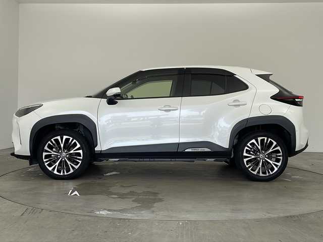 トヨタ ヤリスクロス ハイブリッド Z 兵庫県 2020(令2)年 5.8万km ホワイトパールクリスタルシャイン ・純正8インチディスプレイオーディオ/・Bluetooth/フルセグテレビ/USB/Miracast/・全方位カメラ/・トヨタセーフティセンス/・プリクラッシュセーフティ/・レーントレーシングアシスト［LTA］ /・レーダークルーズコントロール/・オートマチックハイビーム［AHB］/・ロードサインアシスト［RSA］/・先行車発進告知機能［TMN］/・セカンダリーコリジョンブレーキ［SCB］/・ブラインドスポットモニター/・インテリジェントクリアランスソナー/・車両接近通報装置/・S-VSC（横風対応制御付）/・ドライブスタートコントロール/・パーキングアシスト/・ヘッドアップディスプレイ/・パワーバックドア/・純正フロアマット/・ハーフレザーシート/・パワーシート（運転席）/・前席シートヒーター/・ドアミラーヒーター/・純正18インチアルミホイール/・LEDオートライト/・LEDフォグランプ/・純正ビルトインETC2.0/・純正ドライブレコーダー/・スマートキー