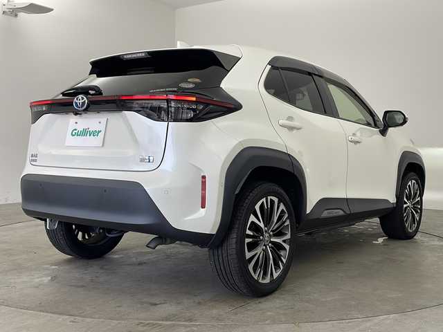 トヨタ ヤリスクロス ハイブリッド Z 兵庫県 2020(令2)年 5.8万km ホワイトパールクリスタルシャイン ・純正8インチディスプレイオーディオ/・Bluetooth/フルセグテレビ/USB/Miracast/・全方位カメラ/・トヨタセーフティセンス/・プリクラッシュセーフティ/・レーントレーシングアシスト［LTA］ /・レーダークルーズコントロール/・オートマチックハイビーム［AHB］/・ロードサインアシスト［RSA］/・先行車発進告知機能［TMN］/・セカンダリーコリジョンブレーキ［SCB］/・ブラインドスポットモニター/・インテリジェントクリアランスソナー/・車両接近通報装置/・S-VSC（横風対応制御付）/・ドライブスタートコントロール/・パーキングアシスト/・ヘッドアップディスプレイ/・パワーバックドア/・純正フロアマット/・ハーフレザーシート/・パワーシート（運転席）/・前席シートヒーター/・ドアミラーヒーター/・純正18インチアルミホイール/・LEDオートライト/・LEDフォグランプ/・純正ビルトインETC2.0/・純正ドライブレコーダー/・スマートキー