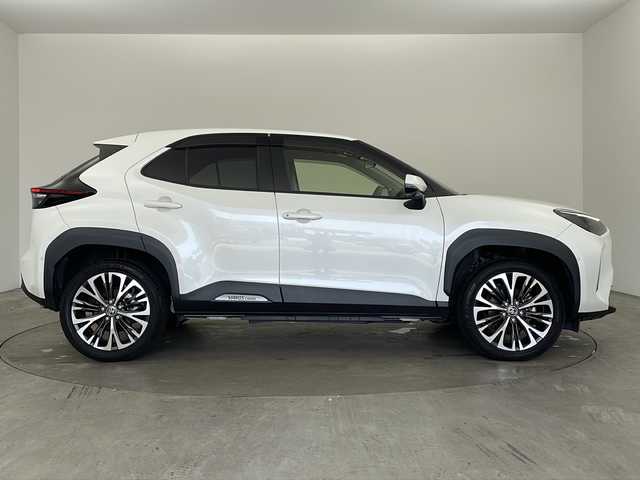 トヨタ ヤリスクロス ハイブリッド Z 兵庫県 2020(令2)年 5.8万km ホワイトパールクリスタルシャイン ・純正8インチディスプレイオーディオ/・Bluetooth/フルセグテレビ/USB/Miracast/・全方位カメラ/・トヨタセーフティセンス/・プリクラッシュセーフティ/・レーントレーシングアシスト［LTA］ /・レーダークルーズコントロール/・オートマチックハイビーム［AHB］/・ロードサインアシスト［RSA］/・先行車発進告知機能［TMN］/・セカンダリーコリジョンブレーキ［SCB］/・ブラインドスポットモニター/・インテリジェントクリアランスソナー/・車両接近通報装置/・S-VSC（横風対応制御付）/・ドライブスタートコントロール/・パーキングアシスト/・ヘッドアップディスプレイ/・パワーバックドア/・純正フロアマット/・ハーフレザーシート/・パワーシート（運転席）/・前席シートヒーター/・ドアミラーヒーター/・純正18インチアルミホイール/・LEDオートライト/・LEDフォグランプ/・純正ビルトインETC2.0/・純正ドライブレコーダー/・スマートキー