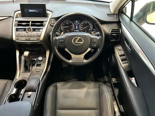 レクサス ＮＸ 200t Iパッケージ 埼玉県 2016(平28)年 3.7万km ソニッククォーツ 純正SDナビ/　　CD/DVD/BT/USB/フルセグ/全方位カメラ/パワーバックドア/LEDオートライト/クルーズコントロール/合皮シート/パワーシート/シートヒーター/シートメモリー/ステアリングヒーター/ステアリングスイッチ/コーナーセンサー/ビルトインETC2.0