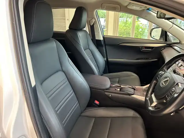 レクサス ＮＸ 200t Iパッケージ 埼玉県 2016(平28)年 3.7万km ソニッククォーツ 純正SDナビ/　　CD/DVD/BT/USB/フルセグ/全方位カメラ/パワーバックドア/LEDオートライト/クルーズコントロール/合皮シート/パワーシート/シートヒーター/シートメモリー/ステアリングヒーター/ステアリングスイッチ/コーナーセンサー/ビルトインETC2.0