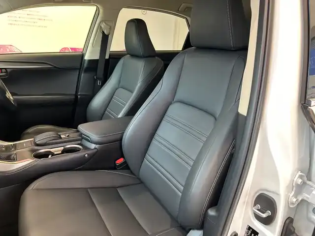 レクサス ＮＸ 200t Iパッケージ 埼玉県 2016(平28)年 3.7万km ソニッククォーツ 純正SDナビ/　　CD/DVD/BT/USB/フルセグ/全方位カメラ/パワーバックドア/LEDオートライト/クルーズコントロール/合皮シート/パワーシート/シートヒーター/シートメモリー/ステアリングヒーター/ステアリングスイッチ/コーナーセンサー/ビルトインETC2.0