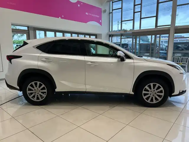 レクサス ＮＸ 200t Iパッケージ 埼玉県 2016(平28)年 3.7万km ソニッククォーツ 純正SDナビ/　　CD/DVD/BT/USB/フルセグ/全方位カメラ/パワーバックドア/LEDオートライト/クルーズコントロール/合皮シート/パワーシート/シートヒーター/シートメモリー/ステアリングヒーター/ステアリングスイッチ/コーナーセンサー/ビルトインETC2.0