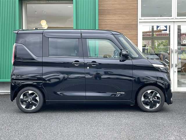 日産 ルークス ハイウェイスター X 岐阜県 2023(令5)年 0.7万km ブラック 禁煙車/社外SDナビ/AM/FM/CD/DVD/BT/フルセグTV/アラウンドビューモニター /エマージェンシーブレーキ /セーフティーシールド/片側パワースライドドア/ハンズフリースライドドア/オートライト/オートハイビーム/LEDヘッドライト/LEDフォグランプ/ステアリングリモコン /ETC/純正アルミホイール/純正フロアマット/純正ドアバイザー/プッシュスタート/インテリジェントキー /スペアキー