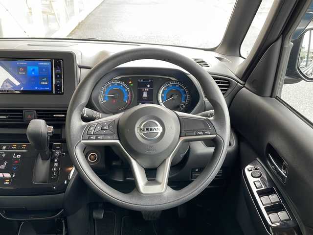 日産 ルークス ハイウェイスター X 岐阜県 2023(令5)年 0.7万km ブラック 禁煙車/社外SDナビ/AM/FM/CD/DVD/BT/フルセグTV/アラウンドビューモニター /エマージェンシーブレーキ /セーフティーシールド/片側パワースライドドア/ハンズフリースライドドア/オートライト/オートハイビーム/LEDヘッドライト/LEDフォグランプ/ステアリングリモコン /ETC/純正アルミホイール/純正フロアマット/純正ドアバイザー/プッシュスタート/インテリジェントキー /スペアキー