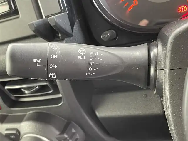 スズキ ジムニー シエラ JC 福井県 2023(令5)年 3.2万km ミディアムグレー ４WD/ディーラーオプション７型ナビ【CH-RZ775W】/CD/DVD/フルセグTV/Bluetooth/SD/USB/AM/FM/バックカメラ /スズキセーフティーサポート/・デュアルセンサーブレーキサポート/・車線逸脱警報/・誤発進抑制機能/・ふらつき警報機能/・先行車発進お知らせ機能/LEDヘッドライト/オートライト /フォグランプ/ヘッドライトウォッシャー/ウィンカー/電動格納式ミラー/革巻きステアリング/ステアリングチルド機構/ステアリングリモコン/背面タイヤ/プッシュスタート /スペアキー/マッドフラップ