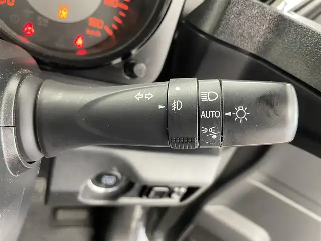 スズキ ジムニー シエラ JC 福井県 2023(令5)年 3.2万km ミディアムグレー ４WD/ディーラーオプション７型ナビ【CH-RZ775W】/CD/DVD/フルセグTV/Bluetooth/SD/USB/AM/FM/バックカメラ /スズキセーフティーサポート/・デュアルセンサーブレーキサポート/・車線逸脱警報/・誤発進抑制機能/・ふらつき警報機能/・先行車発進お知らせ機能/LEDヘッドライト/オートライト /フォグランプ/ヘッドライトウォッシャー/ウィンカー/電動格納式ミラー/革巻きステアリング/ステアリングチルド機構/ステアリングリモコン/背面タイヤ/プッシュスタート /スペアキー/マッドフラップ