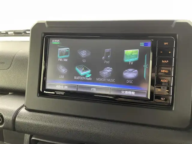 スズキ ジムニー シエラ JC 福井県 2023(令5)年 3.2万km ミディアムグレー ４WD/ディーラーオプション７型ナビ【CH-RZ775W】/CD/DVD/フルセグTV/Bluetooth/SD/USB/AM/FM/バックカメラ /スズキセーフティーサポート/・デュアルセンサーブレーキサポート/・車線逸脱警報/・誤発進抑制機能/・ふらつき警報機能/・先行車発進お知らせ機能/LEDヘッドライト/オートライト /フォグランプ/ヘッドライトウォッシャー/ウィンカー/電動格納式ミラー/革巻きステアリング/ステアリングチルド機構/ステアリングリモコン/背面タイヤ/プッシュスタート /スペアキー/マッドフラップ