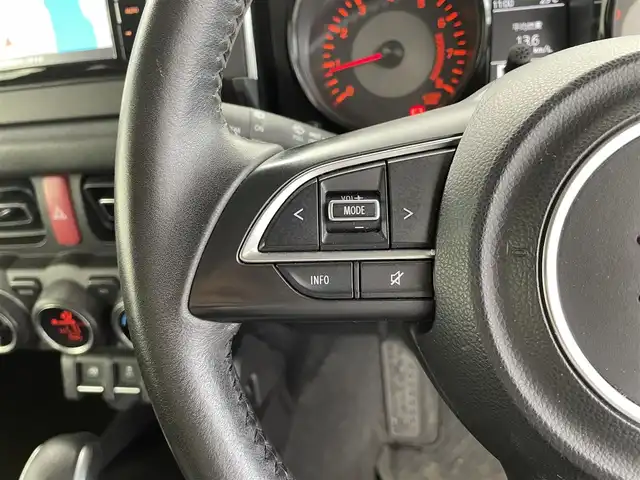 スズキ ジムニー シエラ JC 福井県 2023(令5)年 3.2万km ミディアムグレー ４WD/ディーラーオプション７型ナビ【CH-RZ775W】/CD/DVD/フルセグTV/Bluetooth/SD/USB/AM/FM/バックカメラ /スズキセーフティーサポート/・デュアルセンサーブレーキサポート/・車線逸脱警報/・誤発進抑制機能/・ふらつき警報機能/・先行車発進お知らせ機能/LEDヘッドライト/オートライト /フォグランプ/ヘッドライトウォッシャー/ウィンカー/電動格納式ミラー/革巻きステアリング/ステアリングチルド機構/ステアリングリモコン/背面タイヤ/プッシュスタート /スペアキー/マッドフラップ
