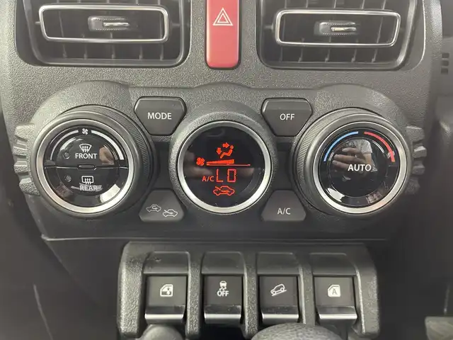スズキ ジムニー シエラ JC 福井県 2023(令5)年 3.2万km ミディアムグレー ４WD/ディーラーオプション７型ナビ【CH-RZ775W】/CD/DVD/フルセグTV/Bluetooth/SD/USB/AM/FM/バックカメラ /スズキセーフティーサポート/・デュアルセンサーブレーキサポート/・車線逸脱警報/・誤発進抑制機能/・ふらつき警報機能/・先行車発進お知らせ機能/LEDヘッドライト/オートライト /フォグランプ/ヘッドライトウォッシャー/ウィンカー/電動格納式ミラー/革巻きステアリング/ステアリングチルド機構/ステアリングリモコン/背面タイヤ/プッシュスタート /スペアキー/マッドフラップ