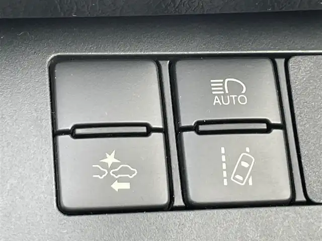 トヨタ シエンタ ハイブリッド G 大阪府 2015(平27)年 6.9万km ホワイトパールクリスタルシャイン 純正メモリナビ/・CD/DVD/BT/フルセグ/モデリスタフルエアロ/両側パワースライドドア/革調シートカバー/シートヒーター/ドライブレコーダー/ビルトインＥＴＣ/衝突軽減ブレーキ/レーンキープアシスト/ＬＥＤライト/純正アルミ/ダウンサス（純正車載）/革巻きステアリング