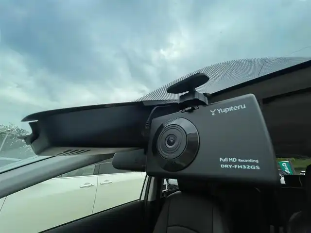 トヨタ シエンタ ハイブリッド G 大阪府 2015(平27)年 6.9万km ホワイトパールクリスタルシャイン 純正メモリナビ/・CD/DVD/BT/フルセグ/モデリスタフルエアロ/両側パワースライドドア/革調シートカバー/シートヒーター/ドライブレコーダー/ビルトインＥＴＣ/衝突軽減ブレーキ/レーンキープアシスト/ＬＥＤライト/純正アルミ/ダウンサス（純正車載）/革巻きステアリング