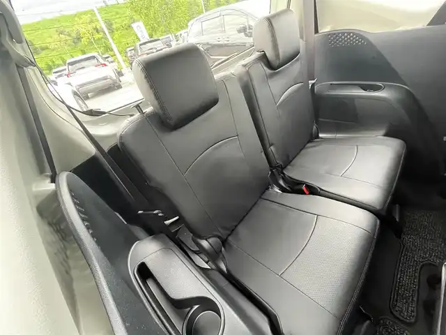 トヨタ シエンタ ハイブリッド G 大阪府 2015(平27)年 6.9万km ホワイトパールクリスタルシャイン 純正メモリナビ/・CD/DVD/BT/フルセグ/モデリスタフルエアロ/両側パワースライドドア/革調シートカバー/シートヒーター/ドライブレコーダー/ビルトインＥＴＣ/衝突軽減ブレーキ/レーンキープアシスト/ＬＥＤライト/純正アルミ/ダウンサス（純正車載）/革巻きステアリング