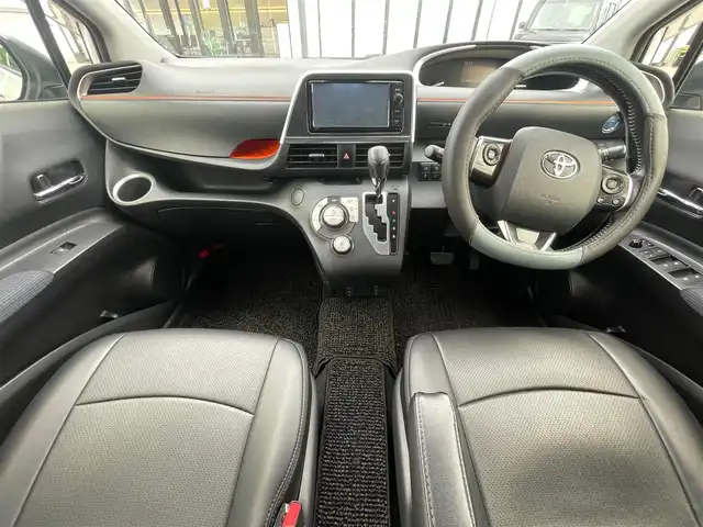 トヨタ シエンタ ハイブリッド G 大阪府 2015(平27)年 6.9万km ホワイトパールクリスタルシャイン 純正メモリナビ/・CD/DVD/BT/フルセグ/モデリスタフルエアロ/両側パワースライドドア/革調シートカバー/シートヒーター/ドライブレコーダー/ビルトインＥＴＣ/衝突軽減ブレーキ/レーンキープアシスト/ＬＥＤライト/純正アルミ/ダウンサス（純正車載）/革巻きステアリング