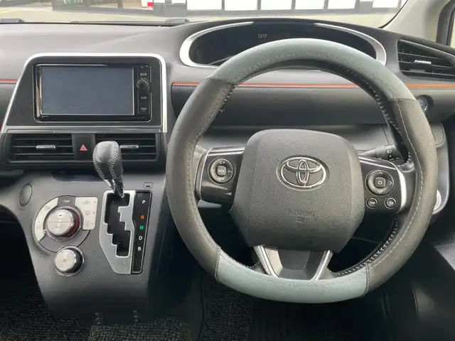 トヨタ シエンタ ハイブリッド G 大阪府 2015(平27)年 6.9万km ホワイトパールクリスタルシャイン 純正メモリナビ/・CD/DVD/BT/フルセグ/モデリスタフルエアロ/両側パワースライドドア/革調シートカバー/シートヒーター/ドライブレコーダー/ビルトインＥＴＣ/衝突軽減ブレーキ/レーンキープアシスト/ＬＥＤライト/純正アルミ/ダウンサス（純正車載）/革巻きステアリング