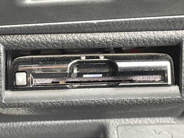 スバル フォレスター S－リミテッド 千葉県 2017(平29)年 6.5万km クリスタルブラックシリカ ワンオーナー/４WD/純正ナビ/ＣＤ/ＤＶＤ/Ｂｌｕｅｔｏｏｔｈ/フルセグＴＶ/バックカメラ/全席シートヒーター/前席パワーシート/ETC/レーダークルーズコントロール/衝突被害軽減システム/アイサイト/プリクラッシュブレーキ/アクティブレーンキープ/AT誤発進抑制制御/ふらつき警報/エックスモード/純正アルミホイール/純正フロアマット/プッシュスタート/スマートキー/スペアキー１本/取扱説明書/保証書