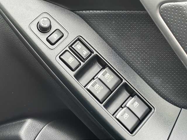 スバル フォレスター S－リミテッド 千葉県 2017(平29)年 6.5万km クリスタルブラックシリカ ワンオーナー/４WD/純正ナビ/ＣＤ/ＤＶＤ/Ｂｌｕｅｔｏｏｔｈ/フルセグＴＶ/バックカメラ/全席シートヒーター/前席パワーシート/ETC/レーダークルーズコントロール/衝突被害軽減システム/アイサイト/プリクラッシュブレーキ/アクティブレーンキープ/AT誤発進抑制制御/ふらつき警報/エックスモード/純正アルミホイール/純正フロアマット/プッシュスタート/スマートキー/スペアキー１本/取扱説明書/保証書