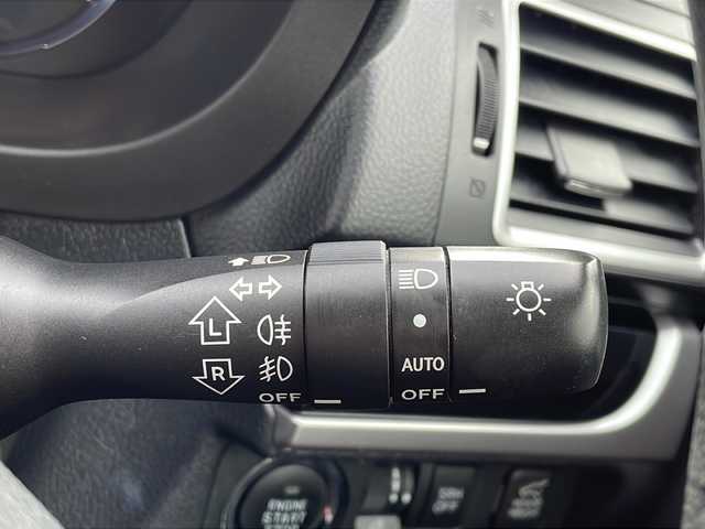 スバル フォレスター S－リミテッド 千葉県 2017(平29)年 6.5万km クリスタルブラックシリカ ワンオーナー/４WD/純正ナビ/ＣＤ/ＤＶＤ/Ｂｌｕｅｔｏｏｔｈ/フルセグＴＶ/バックカメラ/全席シートヒーター/前席パワーシート/ETC/レーダークルーズコントロール/衝突被害軽減システム/アイサイト/プリクラッシュブレーキ/アクティブレーンキープ/AT誤発進抑制制御/ふらつき警報/エックスモード/純正アルミホイール/純正フロアマット/プッシュスタート/スマートキー/スペアキー１本/取扱説明書/保証書