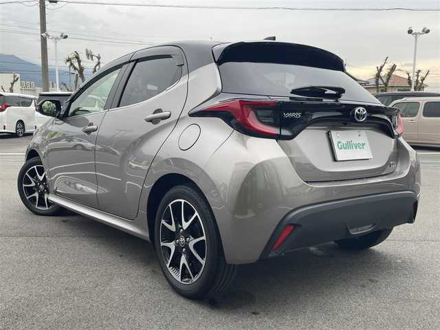 トヨタ ヤリス ハイブリッド Z 愛媛県 2020(令2)年 1.5万km ブラック/アバンギャルドブロンズメタリック 純正9型ディスプレイオーディオ(フルセグTV/BT)/全周囲カメラ/トヨタセーフティセンス/レーダークルーズコントロール/衝突被害軽減装置/車線逸脱防止装置/ブラインドスポットモニター/クリアランスソナー/前後ドライブレコーダー/シートヒーター/LEDヘッドライト/オートライト/オートマチックハイビーム/電格ミラー/ヒートミラー/ステアリングリモコン/シガーソケット/ETC/現状サマー(純正AW)(185/55/R16)/BRIDGESTONE EcoPia EP150/禁煙車