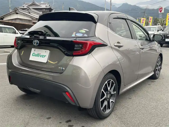 トヨタ ヤリス ハイブリッド Z 愛媛県 2020(令2)年 1.5万km ブラック/アバンギャルドブロンズメタリック 純正9型ディスプレイオーディオ(フルセグTV/BT)/全周囲カメラ/トヨタセーフティセンス/レーダークルーズコントロール/衝突被害軽減装置/車線逸脱防止装置/ブラインドスポットモニター/クリアランスソナー/前後ドライブレコーダー/シートヒーター/LEDヘッドライト/オートライト/オートマチックハイビーム/電格ミラー/ヒートミラー/ステアリングリモコン/シガーソケット/ETC/現状サマー(純正AW)(185/55/R16)/BRIDGESTONE EcoPia EP150/禁煙車