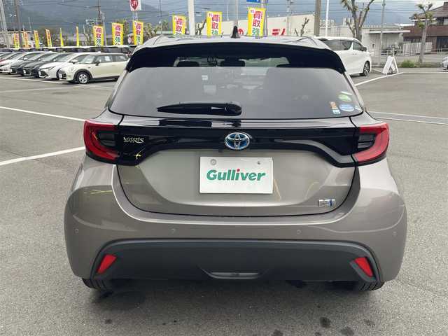 トヨタ ヤリス ハイブリッド Z 愛媛県 2020(令2)年 1.5万km ブラック/アバンギャルドブロンズメタリック 純正9型ディスプレイオーディオ(フルセグTV/BT)/全周囲カメラ/トヨタセーフティセンス/レーダークルーズコントロール/衝突被害軽減装置/車線逸脱防止装置/ブラインドスポットモニター/クリアランスソナー/前後ドライブレコーダー/シートヒーター/LEDヘッドライト/オートライト/オートマチックハイビーム/電格ミラー/ヒートミラー/ステアリングリモコン/シガーソケット/ETC/現状サマー(純正AW)(185/55/R16)/BRIDGESTONE EcoPia EP150/禁煙車