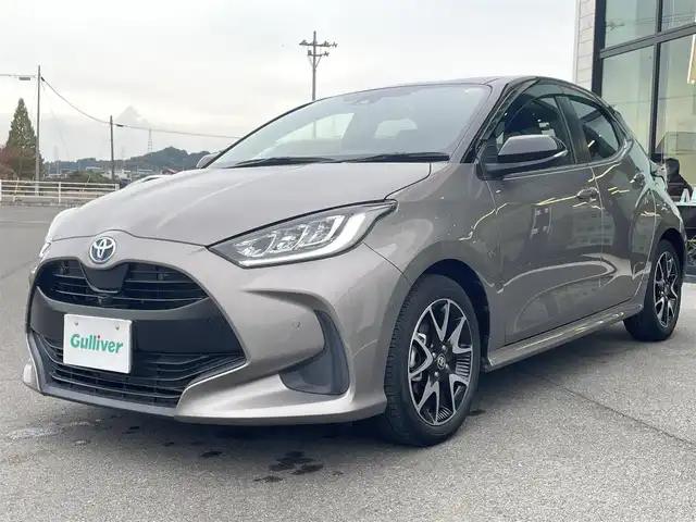トヨタ ヤリス ハイブリッド Z 愛媛県 2020(令2)年 1.5万km ブラック/アバンギャルドブロンズメタリック 純正9型ディスプレイオーディオ(フルセグTV/BT)/全周囲カメラ/トヨタセーフティセンス/レーダークルーズコントロール/衝突被害軽減装置/車線逸脱防止装置/ブラインドスポットモニター/クリアランスソナー/前後ドライブレコーダー/シートヒーター/LEDヘッドライト/オートライト/オートマチックハイビーム/電格ミラー/ヒートミラー/ステアリングリモコン/シガーソケット/ETC/現状サマー(純正AW)(185/55/R16)/BRIDGESTONE EcoPia EP150/禁煙車