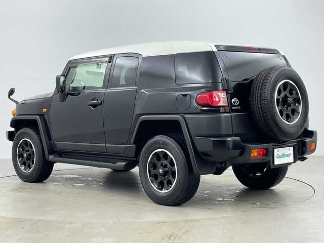 トヨタ ＦＪクルーザー ブラックカラーパッケージ 道央・札幌 2017(平29)年 6.3万km ブラック/ホワイト ・4WD/・寒冷地仕様/・社外SDナビ（CN-RE03WD）/・BT&CD&DVD&フルセグTV/・バックカメラ/・クルーズコントロール/・ステアリングスイッチ/・社外ドラレコ前方/・センターデフロック/・リアコーナーセンサー/・ヘッドライトレベライザー/・リモコンキー/・スペアキー/・保証書/・取扱説明書