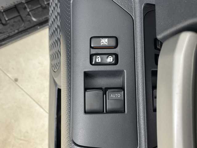 トヨタ ＦＪクルーザー ブラックカラーパッケージ 道央・札幌 2017(平29)年 6.3万km ブラック/ホワイト ・4WD/・寒冷地仕様/・社外SDナビ（CN-RE03WD）/・BT&CD&DVD&フルセグTV/・バックカメラ/・クルーズコントロール/・ステアリングスイッチ/・社外ドラレコ前方/・センターデフロック/・リアコーナーセンサー/・ヘッドライトレベライザー/・リモコンキー/・スペアキー/・保証書/・取扱説明書