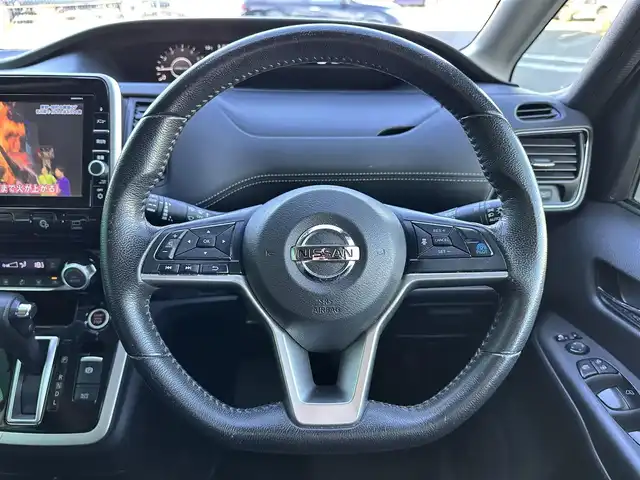 日産 セレナ ハイウェイスター 宮城県 2017(平29)年 8.1万km アズライトブルー LEDヘッドランプ/快適パック/ハンズフリーパワースライドドア（両側）/16インチアルミホイール/セーフティパックB/＝＝＝/エマージェンシーブレーキ/車線逸脱警報/純正フリップダウンモニター/純正9インチナビ（MM517D-L）/・CD/DVD/・Blu-ray/・Bluetooth/・フルセグTV/ドライブレコーダー/ビルトインETC/革巻きステアリング/ステアリングスイッチ/フォグランプ/オートライト/スマートキー＆プッシュスタート/スペアキー1本/電動格納ミラー/純正フロアマット/純正ドアバイザー