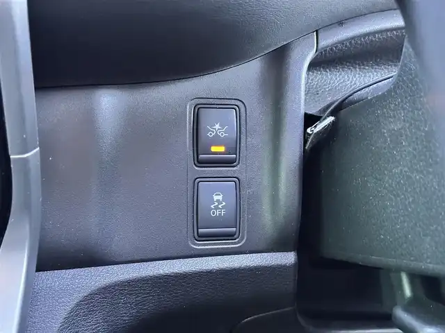 日産 セレナ ハイウェイスター 宮城県 2017(平29)年 8.1万km アズライトブルー LEDヘッドランプ/快適パック/ハンズフリーパワースライドドア（両側）/16インチアルミホイール/セーフティパックB/＝＝＝/エマージェンシーブレーキ/車線逸脱警報/純正フリップダウンモニター/純正9インチナビ（MM517D-L）/・CD/DVD/・Blu-ray/・Bluetooth/・フルセグTV/ドライブレコーダー/ビルトインETC/革巻きステアリング/ステアリングスイッチ/フォグランプ/オートライト/スマートキー＆プッシュスタート/スペアキー1本/電動格納ミラー/純正フロアマット/純正ドアバイザー