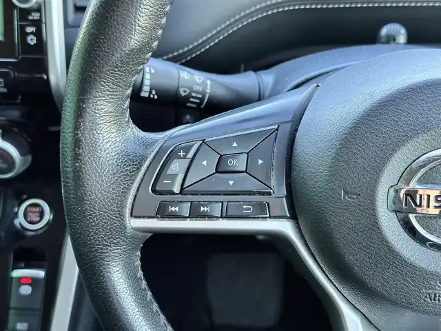 日産 セレナ ハイウェイスター 宮城県 2017(平29)年 8.1万km アズライトブルー LEDヘッドランプ/快適パック/ハンズフリーパワースライドドア（両側）/16インチアルミホイール/セーフティパックB/＝＝＝/エマージェンシーブレーキ/車線逸脱警報/純正フリップダウンモニター/純正9インチナビ（MM517D-L）/・CD/DVD/・Blu-ray/・Bluetooth/・フルセグTV/ドライブレコーダー/ビルトインETC/革巻きステアリング/ステアリングスイッチ/フォグランプ/オートライト/スマートキー＆プッシュスタート/スペアキー1本/電動格納ミラー/純正フロアマット/純正ドアバイザー