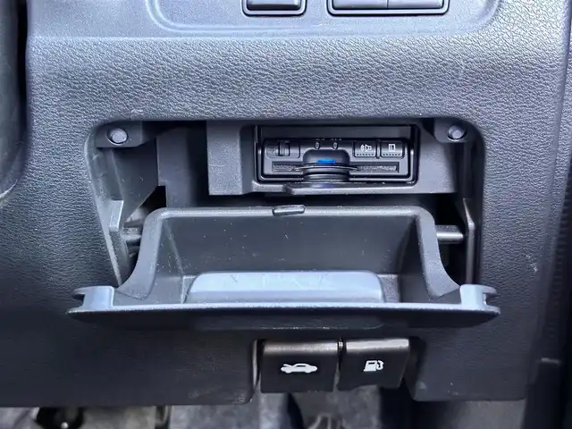 日産 セレナ ハイウェイスター 宮城県 2017(平29)年 8.1万km アズライトブルー LEDヘッドランプ/快適パック/ハンズフリーパワースライドドア（両側）/16インチアルミホイール/セーフティパックB/＝＝＝/エマージェンシーブレーキ/車線逸脱警報/純正フリップダウンモニター/純正9インチナビ（MM517D-L）/・CD/DVD/・Blu-ray/・Bluetooth/・フルセグTV/ドライブレコーダー/ビルトインETC/革巻きステアリング/ステアリングスイッチ/フォグランプ/オートライト/スマートキー＆プッシュスタート/スペアキー1本/電動格納ミラー/純正フロアマット/純正ドアバイザー