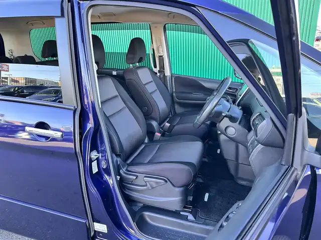 日産 セレナ ハイウェイスター 宮城県 2017(平29)年 8.1万km アズライトブルー LEDヘッドランプ/快適パック/ハンズフリーパワースライドドア（両側）/16インチアルミホイール/セーフティパックB/＝＝＝/エマージェンシーブレーキ/車線逸脱警報/純正フリップダウンモニター/純正9インチナビ（MM517D-L）/・CD/DVD/・Blu-ray/・Bluetooth/・フルセグTV/ドライブレコーダー/ビルトインETC/革巻きステアリング/ステアリングスイッチ/フォグランプ/オートライト/スマートキー＆プッシュスタート/スペアキー1本/電動格納ミラー/純正フロアマット/純正ドアバイザー