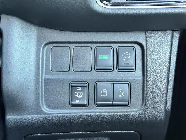 日産 セレナ ハイウェイスター 宮城県 2017(平29)年 8.1万km アズライトブルー LEDヘッドランプ/快適パック/ハンズフリーパワースライドドア（両側）/16インチアルミホイール/セーフティパックB/＝＝＝/エマージェンシーブレーキ/車線逸脱警報/純正フリップダウンモニター/純正9インチナビ（MM517D-L）/・CD/DVD/・Blu-ray/・Bluetooth/・フルセグTV/ドライブレコーダー/ビルトインETC/革巻きステアリング/ステアリングスイッチ/フォグランプ/オートライト/スマートキー＆プッシュスタート/スペアキー1本/電動格納ミラー/純正フロアマット/純正ドアバイザー