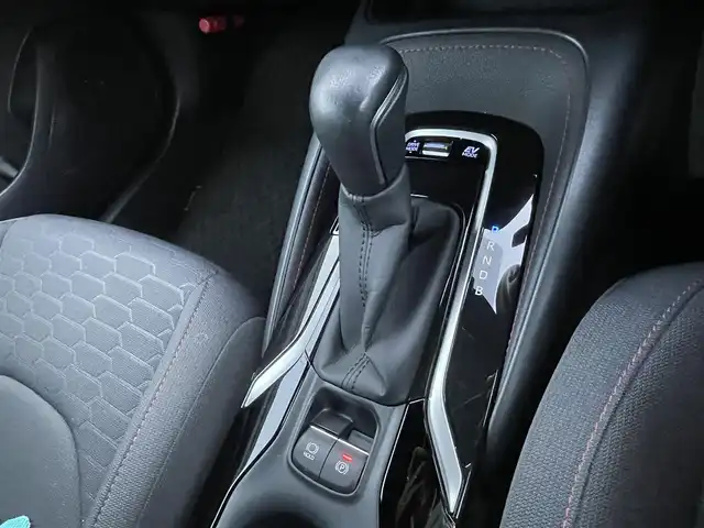 トヨタ カローラ スポーツ ハイブリッドG Z 香川県 2020(令2)年 7.7万km アティチュードブラックマイカ トヨタセーフティーセンス/・プリクラッシュ/・レーントレーシングアシスト/純正8型ディスプレイオーディオ/・ナビ機能付き/バックカメラ/革巻きステアリング/ステアリングリモコン/レーダークルーズコントロール/LEDヘッドライト/LEDフォグライト/スマートキー/プッシュスタート