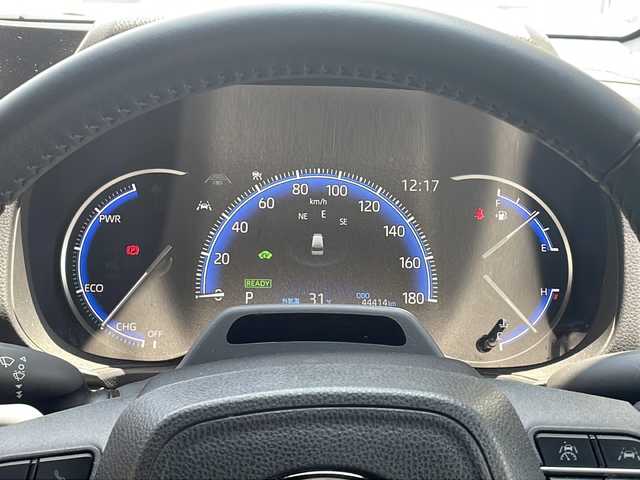 トヨタ ヴォクシー ハイブリッド S－Z 高知県 2022(令4)年 4.5万km アティチュードブラックマイカ 純正ディスプレイオーディオ/(Bluetooth/USB/type-C/HDMI/Miracast/フルセグ)/ビルトインETC2.0/前後ドライブレコーダー/アラウンドビューモニター/デジタルインナーミラー/ブラインドスポットモニター/アダプティブクルーズコントロール/シートヒーター/ハーフレザーシート/両側パワースライドドア/純正17インチアルミホイール/レーンキープアシスト/パワーバックドア/オートライト/オートマチックハイビーム/LEDヘッドライト/プッシュスタート/スマートキー/スペアキー/AC100V充電/電動パーキングホールド/オートブレーキホールド/オットマン/3列シート/純正ドアバイザー/純正フロアマット/リアロールサンシェード/電動格納ミラー/横滑り防止装置/盗難防止装置/衝突被害軽減ブレーキ