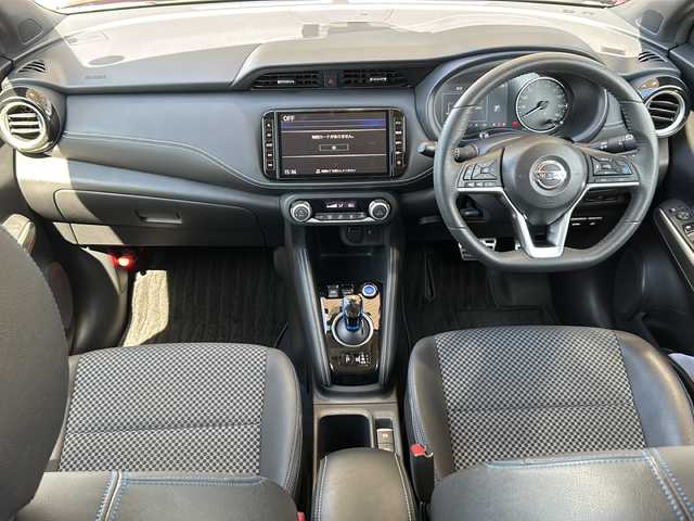 日産 キックス X 静岡県 2020(令2)年 3.9万km ラディアントレッド/ピュアブラック 2トーン 【主要装備】/純正９インチナビ　/フルセグテレビ　/エマージェンシーブレーキ　/プロパイロット　/アラウンドビューモニター　/前方ドライブレコーダー　/ステアリングスイッチ　/電動パーキングブレーキ　/ブレーキホールド　/ＥＴＣ/プッシュスタート/スマートキー/純正17インチアルミホイール/コーナーセンサー/ふらつき警報/ハーフレザーシート/インテリジェントルームミラー