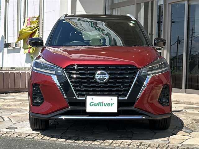 日産 キックス X 静岡県 2020(令2)年 3.9万km ラディアントレッド/ピュアブラック 2トーン 【主要装備】/純正９インチナビ　/フルセグテレビ　/エマージェンシーブレーキ　/プロパイロット　/アラウンドビューモニター　/前方ドライブレコーダー　/ステアリングスイッチ　/電動パーキングブレーキ　/ブレーキホールド　/ＥＴＣ/プッシュスタート/スマートキー/純正17インチアルミホイール/コーナーセンサー/ふらつき警報/ハーフレザーシート/インテリジェントルームミラー