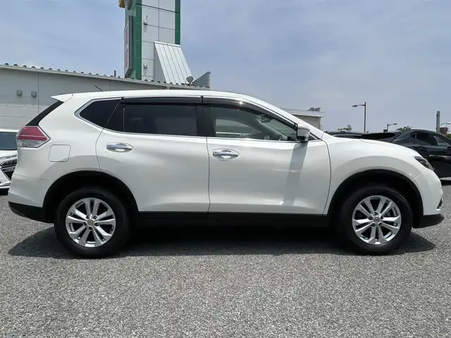 日産 エクストレイル 20X エマージェンシーブレーキ 兵庫県 2015(平27)年 6.2万km ブリリアントホワイトパール ・日産コネクトナビ/・地デジ/DVD/BT/AUX/USB/・TVキャンセラー/・アラウンドビューモニター/・ステアリングリモコン/・インテリジェントルームミラー/・クルーズコントロール/・カプロンシート（前席シートヒーター）/・純正17インチAW/・オートLEDヘッドランプ/・LEDフォグランプ/・パーキングアシスト/・エマージェンシーブレーキ/・車線逸脱警報/・後側方車両検知警報/・前後ソナー